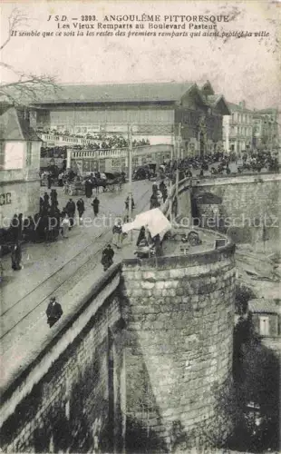 AK / Ansichtskarte ANGOULEME 16 Charente Vieux-Remparts Boulevard-Pasteur Turm Stadtmauer Strassenbahn Markt Menschenmenge Pflaster