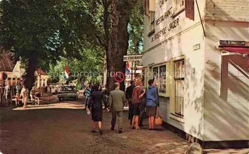 AK / Ansichtskarte Bergen ALKMAAR Noord-Holland NL Brëelaan Restaurant-De-Rustende-Jager Karel-de-Groutelaan Centrum Passanten Strassenszene Baeume