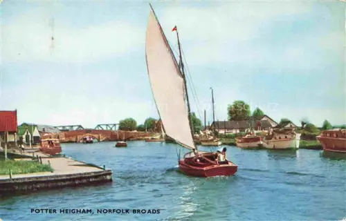 AK / Ansichtskarte Potter Heigham UK Norfolk-Broads Segelboot Kanal Bruecke Boote Fluss Steg Baeume