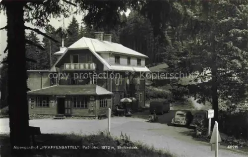 AK / Ansichtskarte Pfaffensattel 1783m Steinhaus am Semmering Niederoesterreich AT Alpengasthof-Pfaffensattel Passhoehe Wald VW-Kaefer Wirtschaft S/W-Fotokarte