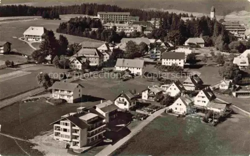 AK / Ansichtskarte Hoechenschwand Schwarzwald BW Hochschwarzwald Dorf Wohnhaeuser Hotel Kirche Felder Wald Kneippkurort