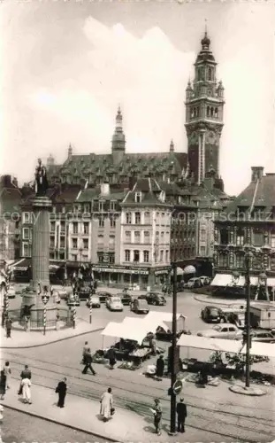 AK / Ansichtskarte LILLE 59 Nord Place-du-Général-de-Gaulle Grand-Place Beffroi Chambre-de-Commerce Marktstand Passanten Autos