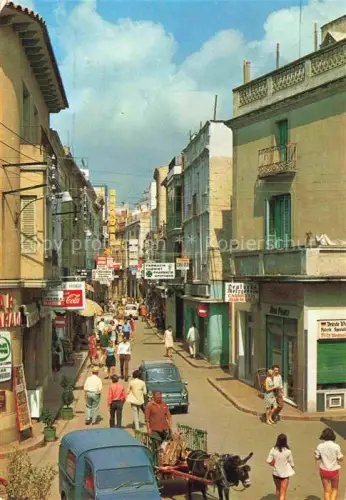 AK / Ansichtskarte LLORET DE MAR Costa Brava ES Callejón-San-Pedro Gasse Geschaefte Passanten Auto Esel Costa-Brava Strassenszene