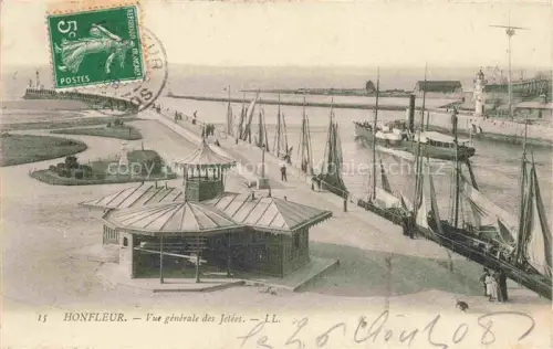AK / Ansichtskarte HONFLEUR Lisieux 14 Calvados Jetées Hafen Segelboote Pier Leuchtturm Kiosk Dampfschiff Mole