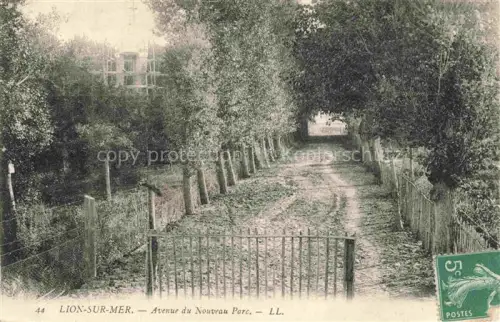 AK / Ansichtskarte Lion-sur-Mer CAEN 14 Calvados Avenue-du-Nouveau-Parc Allee Weg Zaun Baeume Semeuse