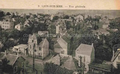 AK / Ansichtskarte Lion-sur-Mer CAEN 14 Calvados Ortschaft Daecher Villen Baeume Meer Vogelperspektive
