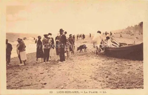AK / Ansichtskarte Lion-sur-Mer CAEN 14 Calvados La-Plage Strand Badegaeste Hund Boot Meer Spaziergaenger