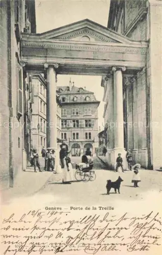 AK / Ansichtskarte GENEVE Genf GE Porte-de-la-Treille Saeulen Portal Passanten Kinderwagen Hund Altstadt