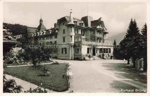 AK / Ansichtskarte Bruenig  OW Kurhaus-Bruenig Hotel Garten Berge Tannen Kurhotel Fassade