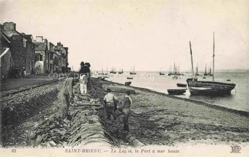 AK / Ansichtskarte Le Legue St-Brieuc St-Brieux 22 Cotes-d Armor Port Segelboote Fischer Netze Haeuser Meer