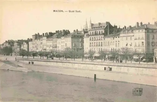 AK / Ansichtskarte MACON 71 Saone-et-Loire Quai-Sud Saône Uferpromenade Haeuser Kirchturm Baeume Geschaefte