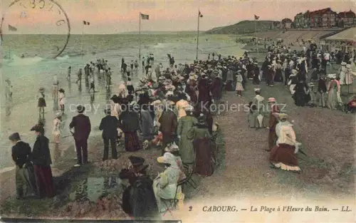 AK / Ansichtskarte CABOURG 14 Calvados Plage Strand Badegaeste Meer Flaggen Villen Strandmode