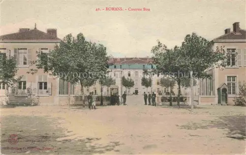 AK / Ansichtskarte Romans-sur-Isere VALENCE 26 Drome Caserne-Bon Kaserne Soldaten Baeume Hof Militaergebaeude