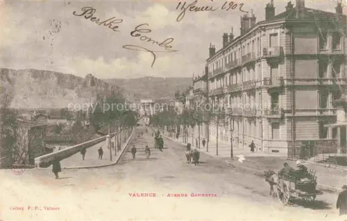 AK / Ansichtskarte VALENCE -SUR-RHONE 26 Drome Avenue-Gambetta Boulevard Baeume Wohnhaeuser Fuhrwerk Passanten Fels