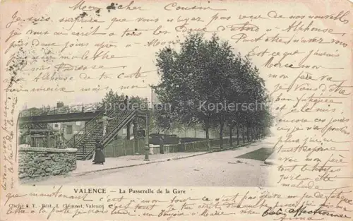 AK / Ansichtskarte VALENCE -SUR-RHONE 26 Drome Passerelle-de-la-Gare Bahnhof Bruecke Allee Baeume Frau Promenade