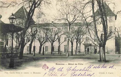 AK / Ansichtskarte Romans-sur-Isere VALENCE 26 Drome Hôtel-de-Ville Rathaus Platz Baeume Laternen Park