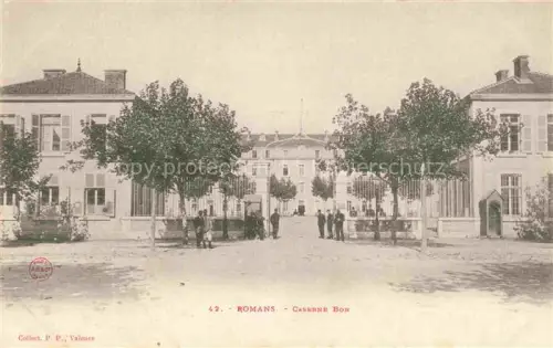 AK / Ansichtskarte Romans-sur-Isere VALENCE 26 Drome Caserne-Bon Kaserne Soldaten Kasernenhof Baeume Militaer