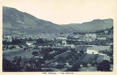 AK / Ansichtskarte DIE 26 Drome Ortschaft Berge Alpen Tal Felder Haeuser Kirche