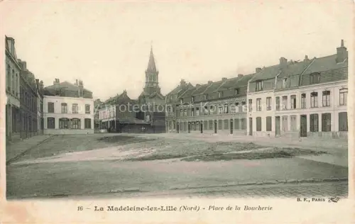 AK / Ansichtskarte La Madeleine-lez-LILLE 59 Nord Place-de-la-Boucherie Platz Kirchturm Wohnhaeuser Kopfsteinpflaster Marktplatz