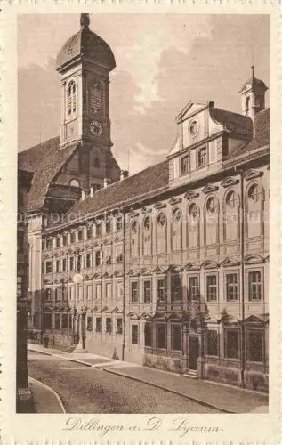 AK / Ansichtskarte DILLINGEN Donau Bayern Lyceum Kirchturm Barockgebaeude Strasse Uhr Fassade