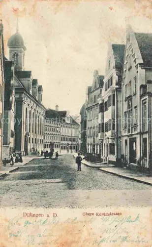 AK / Ansichtskarte DILLINGEN Donau Bayern Obere-Koenigstrasse Strassenszene Pflaster Kirche Buergerhaus Passanten