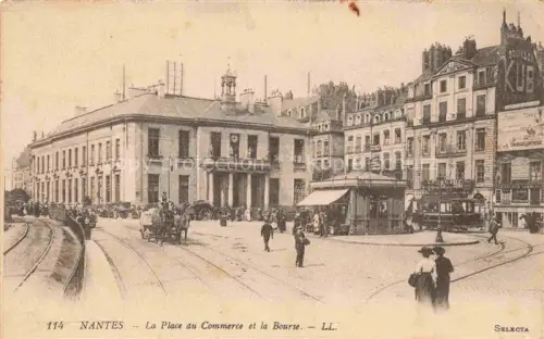 AK / Ansichtskarte NANTES 44 Loire-Atlantique Place-du-Commerce Bourse Strassenbahn Pferdekutsche Kiosk Passanten Geschaefte