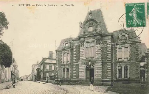 AK / Ansichtskarte RETHEL 08 Ardennes Palais-de-Justice Rue-Chauffin Kopfsteinpflaster Strassenszene Gruenderzeitgebaeude Passant
