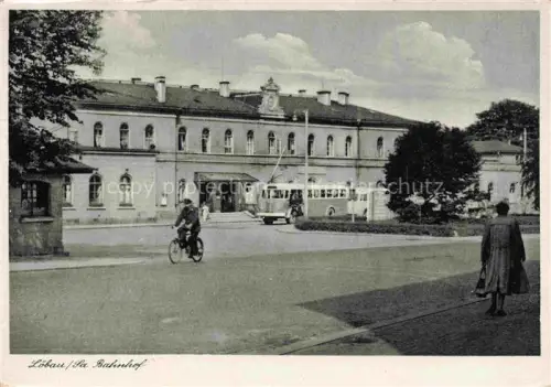 AK / Ansichtskarte Loebau Sachsen Bahnhof Obus Bus Fahrrad Passanten