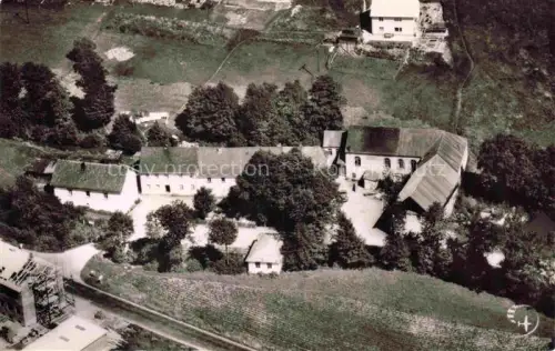 AK / Ansichtskarte Warmensteinach Gasthof-Puchtler Fichtelgebirge Pension Bauernhof Felder Wald Luftaufnahme