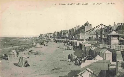 AK / Ansichtskarte Saint-Aubin-sur-Mer CAEN 14 Calvados La-Plage Strandkoerbe Strandhuetten Badegaeste Promenade Haeuser Meer
