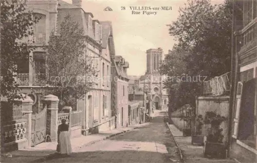 AK / Ansichtskarte VILLERS-SUR-MER Lisieux 14 Calvados Rue-Pigory Strasse Haeuser Kirche Baeume Frau