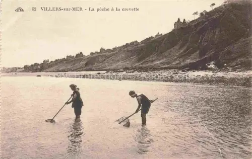 AK / Ansichtskarte VILLERS-SUR-MER Lisieux 14 Calvados Pêche-à-la-crevette Garnelenfischer Kinder Strandnetze Meer Klippen