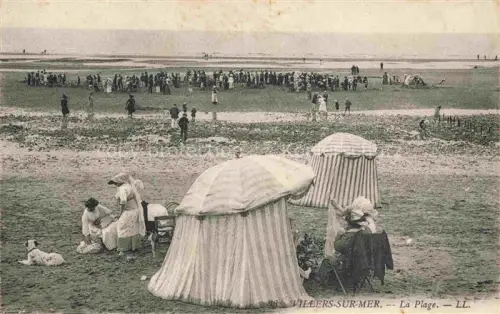 AK / Ansichtskarte VILLERS-SUR-MER Lisieux 14 Calvados La-Plage Strandkoerbe Badegaeste Meer Hund Damen