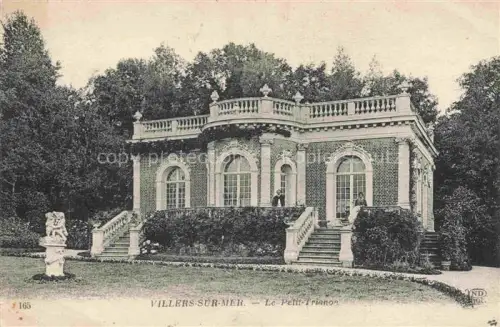 AK / Ansichtskarte VILLERS-SUR-MER Lisieux 14 Calvados Le-Petit-Trianon Villa Freitreppe Skulptur Park Baeume Balustrade