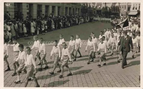AK / Ansichtskarte St Gallen SANKT GALLEN SG Umzug Knabengruppe Parade Zuschauer Fahne Festzug Pflasterstrasse