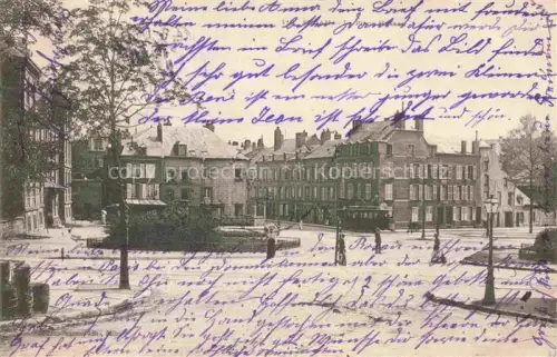 AK / Ansichtskarte SEDAN 08 Ardennes Platz Strassenszene Haeuserzeile Baeume Brunnen Passanten Laternen