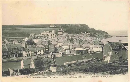 AK / Ansichtskarte Port-en-Bessin-Huppain BAYEUX 14 Calvados Vue-générale Côté-ouest Falaise-de-Huppain Hafen Stadtpanorama Klippe Meer Haeuser