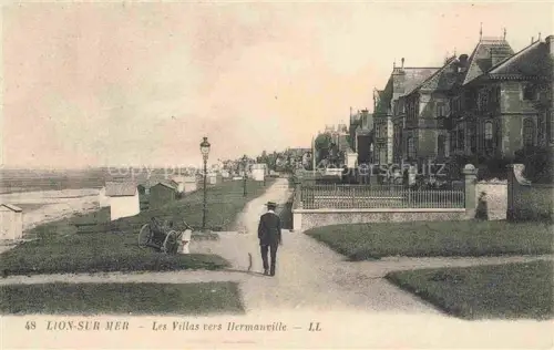 AK / Ansichtskarte Lion-sur-Mer CAEN 14 Calvados Villas Promenade Hermanville Strandpromenade Villen Herr Laterne Meer