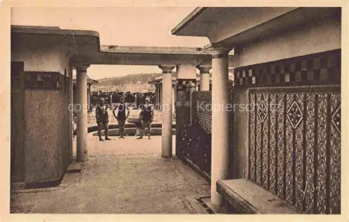 AK / Ansichtskarte DEAUVILLE-SUR-MER Lisieux 14 Calvados Atrium Saeulen Badeanzug Frauen Badeanlage Strand Huegel