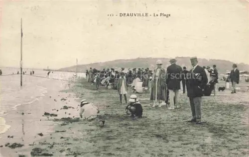 AK / Ansichtskarte DEAUVILLE-SUR-MER Lisieux 14 Calvados Plage Strandleben Badegaeste Kinder Meer Huegel Spaziergaenger