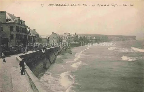 AK / Ansichtskarte Arromanches-les-Bains Bayeux 14 Calvados Digue Plage Promenade Klippen Wellen Strandgaeste Ortschaft