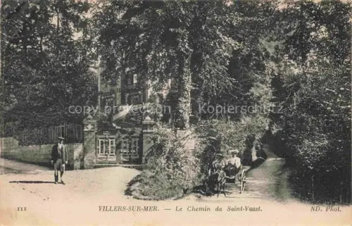 AK / Ansichtskarte VILLERS-SUR-MER Lisieux 14 Calvados Chemin-de-Saint-Vaast Villa Kutsche Toreinfahrt Baeume Fussweg