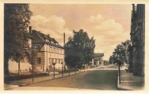 AK / Ansichtskarte Bad Lausick Bahnhofstrasse Wohnhaeuser Baeume Strasse Gruenderzeithaus