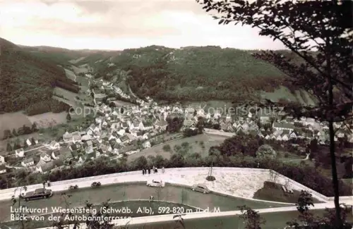 AK / Ansichtskarte Wiesensteig Goeppingen BW Autobahnterrasse Hauptstrasse Dorf Waelder Schwaebische-Alb Wohnhaeuser Panorama