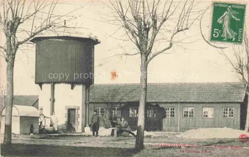 AK / Ansichtskarte Avord BOURGES 18 Cher Chateau-d Eau Wasserturm Militaerlager Soldaten Kaserne Baeume