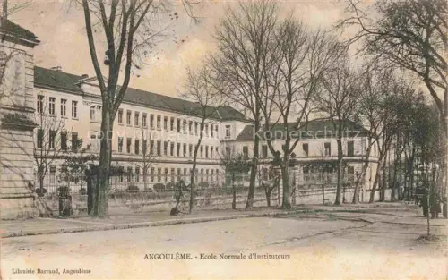 AK / Ansichtskarte ANGOULEME 16 Charente Ecole-Normale-d Instituteurs Schulgebaeude Baeume Zaun Allee Passanten