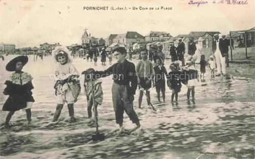 AK / Ansichtskarte PORNICHET Saint-Nazaire 44 Loire-Atlantique Plage Strand Kinder Badegaeste Wellen Haeuser Badehuetten Schirme