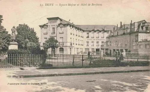 AK / Ansichtskarte BRIVE -LA-GAILLARDE 19 Correze Square-Majour Hotel-de-Bordeaux Statue Park Gitter Baeume