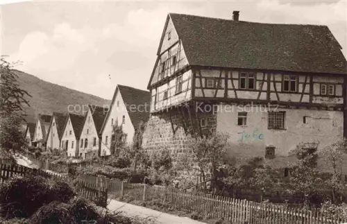 AK / Ansichtskarte Wiesensteig Goeppingen BW Jugendherberge Fachwerkhaeuser Haeuserzeile Garten Huegel