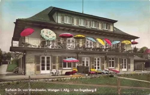 AK / Ansichtskarte Wangen Allgaeu Bayern Kurheim Am-Engelberg-8 Sonnenschirme Balkon Terrasse Garten Autos